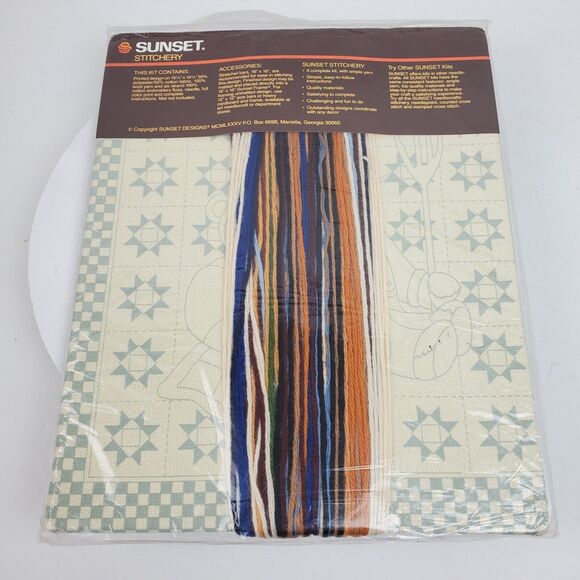 Vintage 1970s NEW Sealed Sunset Stitchery Kit American Gothic Bears 2623 - Picture 3 of 3